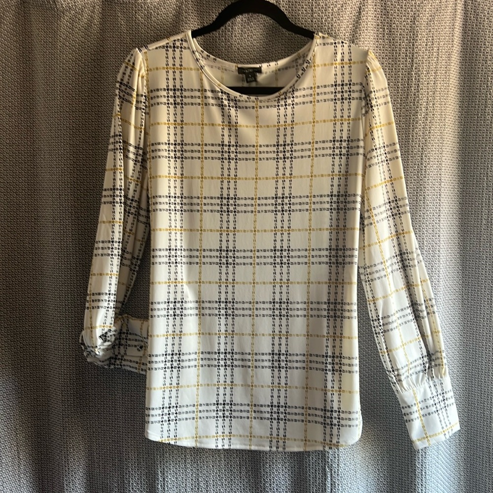 Ladies pullover knit work shirt
